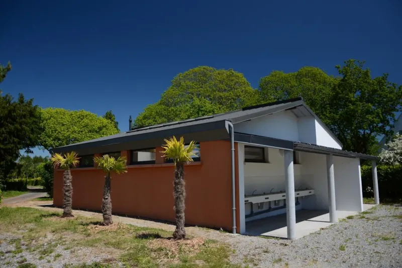 Emplacement De Camping: Tente/Caravane/Camping-Car.Adultes,Enfants,Voiture,Elect Sont En Supplément