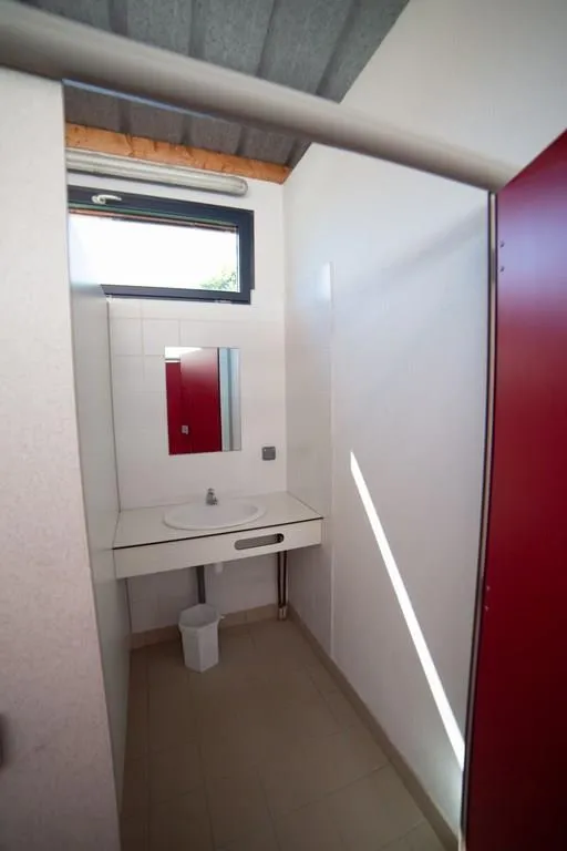 Offre Spéciale Sur Aire De Camping-Car /Court-Séjour: Emplacement/Nuit Comprenant 2 Pers+Elect10a-