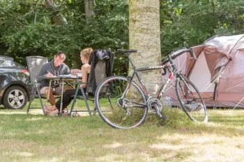 Stellplatz - Simple Stellplatz - Castel Camping Château de Martragny