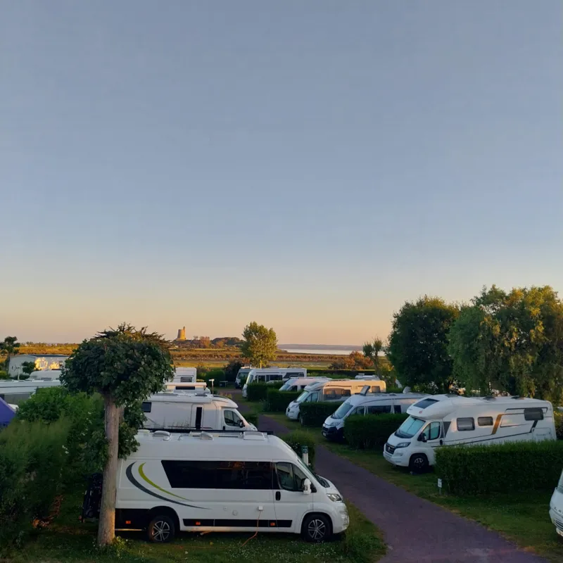Emplacement Tente, Caravane, Camping-Car Ou Van + Élec