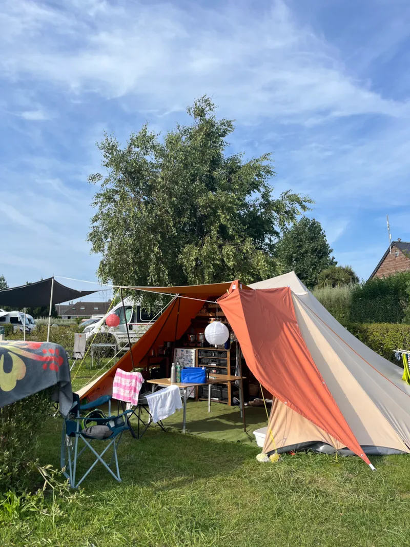 Emplacement Tente, Caravane, Camping-Car Ou Van + Élec