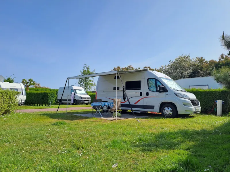 Emplacement Tente, Caravane, Camping-Car Ou Van + Élec