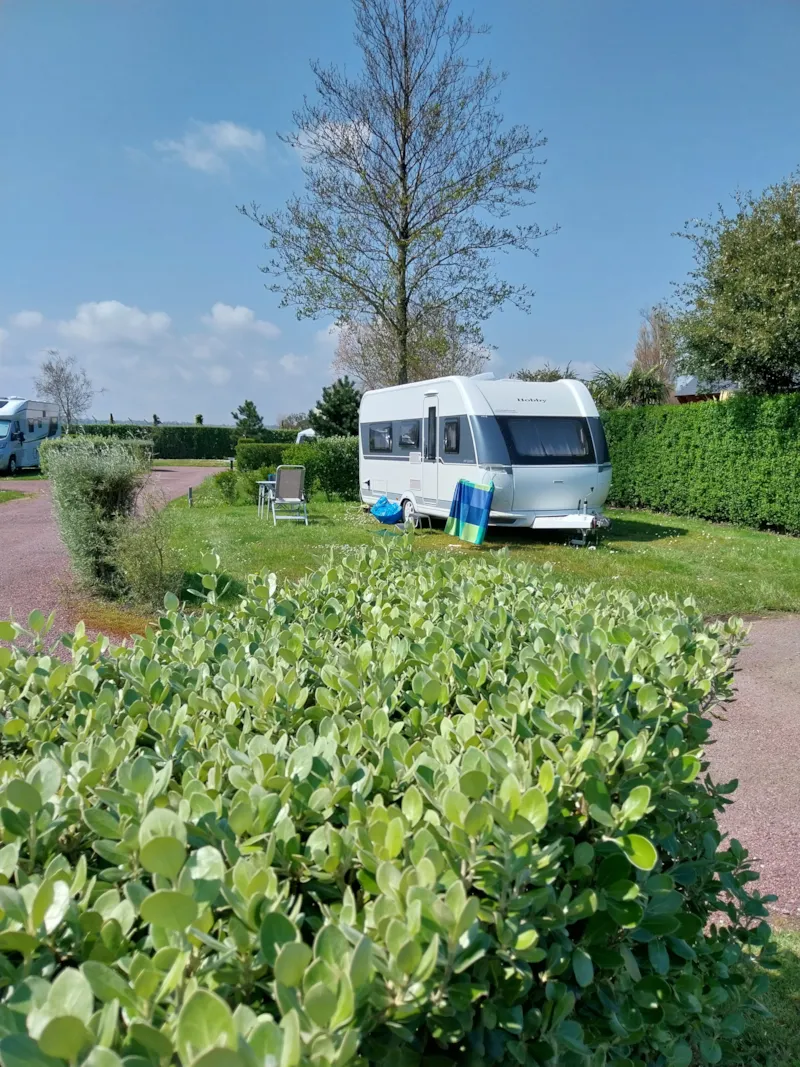 Emplacement Tente, Caravane, Camping-Car Ou Van + Élec