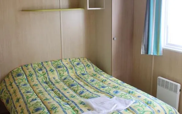 Chalet Confort+ 26,5 M² (2 Chambres) + Terrasse Couverte  + Tv