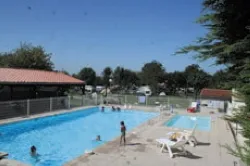 Stellplatz - Stellplatz + 1 Auto + Strom - Camping Tohapi - Les Catalpas de Royan