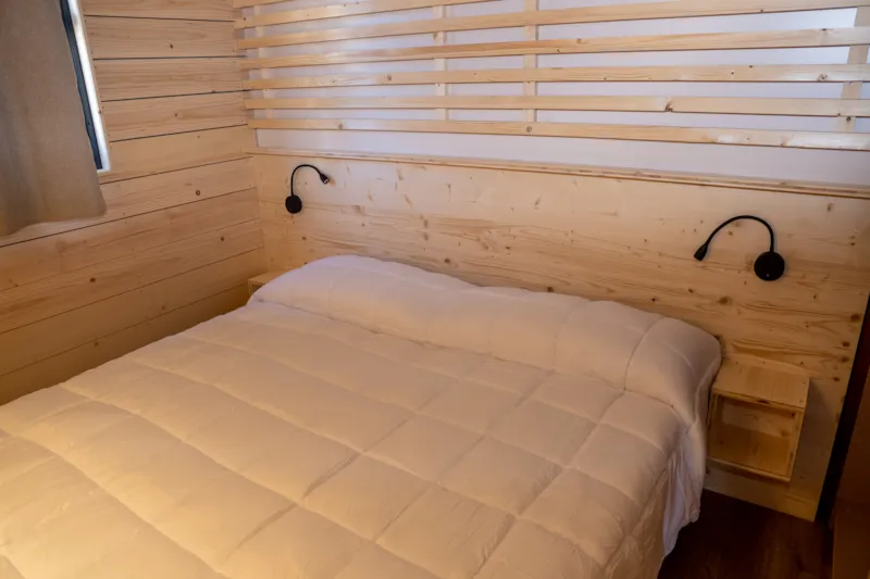 Bungalow Couple Wood