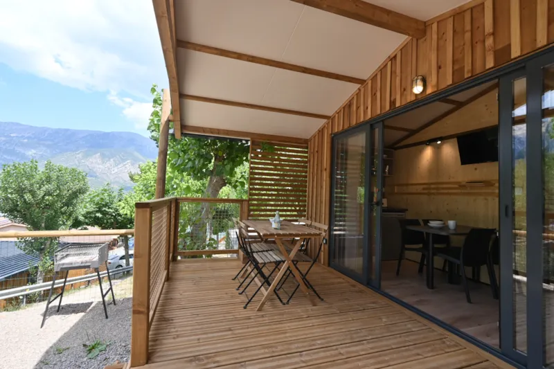 Bungalow Couple Wood