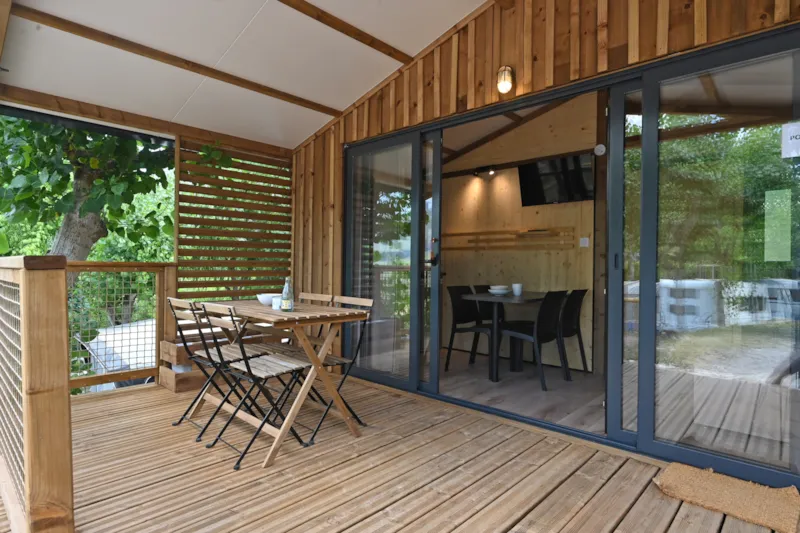 Bungalow Couple Wood