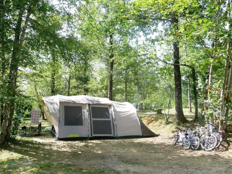 Emplacement, Électricité (10 Amp.) Et Voiture