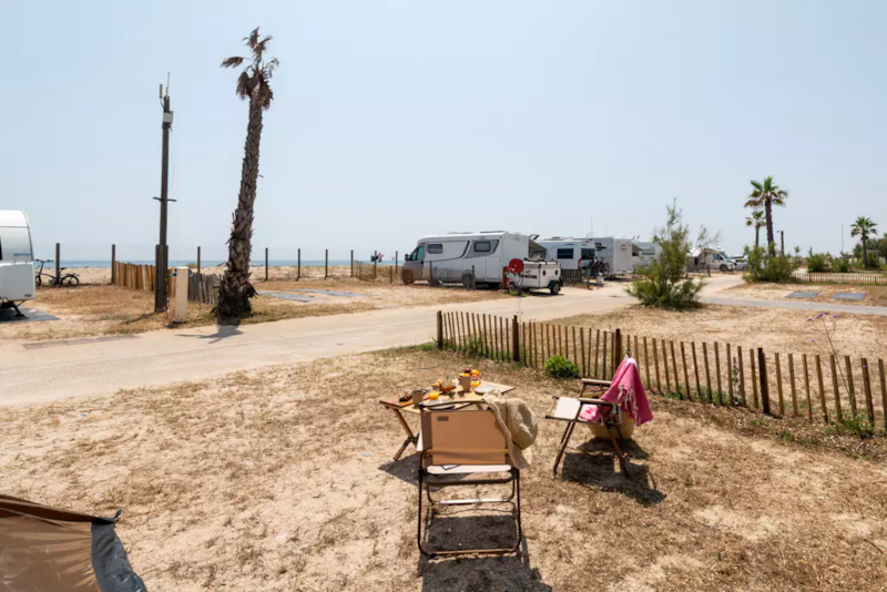 Stellplatz Essential | Fahrzeug -7 m | <100 m² | Elektrizität, kein Wasser