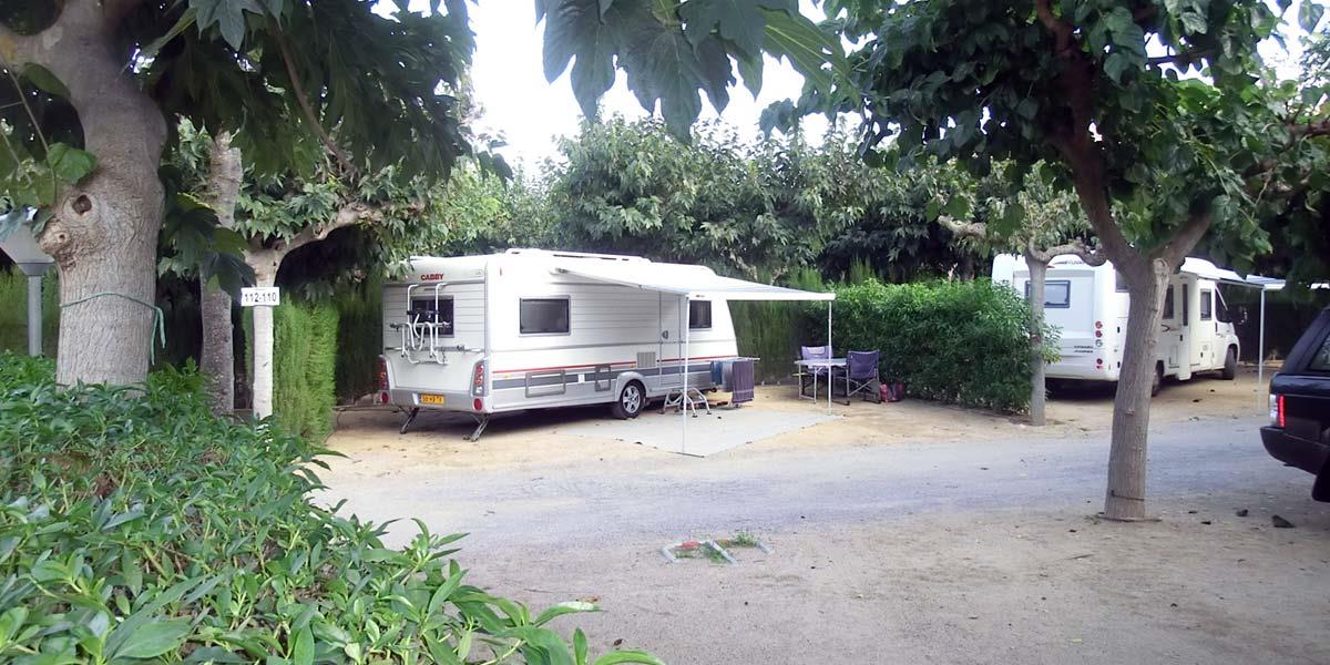 Emplacement Premium: voiture + tente/caravane ou camping-car + électricité 5A