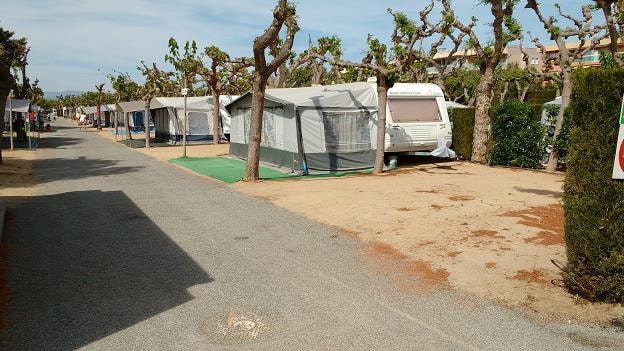 Piazzola Standard: auto + tenda/roulotte o camper + elettricità 5A
