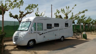 Pitch Premium: car + tent/caravan or camping-car + electricity 5A — 3