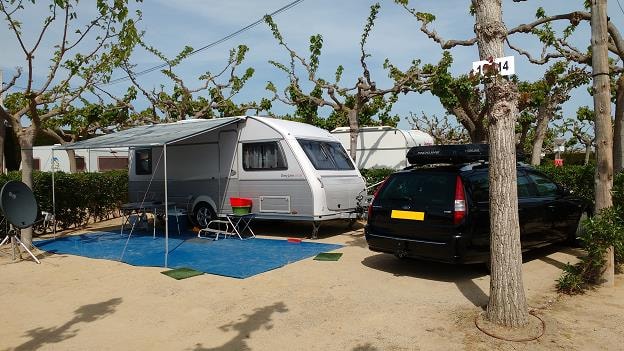 Emplacement Premium: Voiture + Tente/Caravane Ou Camping-Car + Électricité 5A