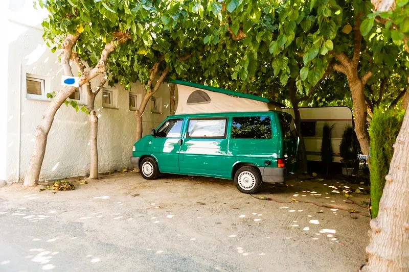 Emplacement Standard: Voiture + Tente/Caravane Ou Camping-Car + Électricité 5A