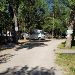 CAMPING LE PARC - image n°8 - Roulottes