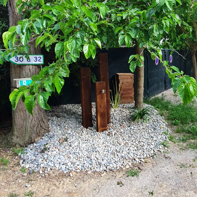 Emplacement Nature: Forfait 1 À 2 Personne - 1 Voiture - 1 Empl - (4 Adultes Max)-