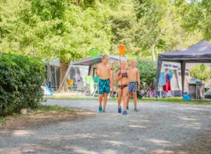 Emplacement - Stellplatz, inklusive 2 Personen, Strom und Auto - RCN la Bastide en Ardèche