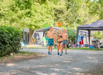 Stellplatz - Stellplatz, Inklusive 2 Personen, Strom Und Auto - RCN la Bastide en Ardèche