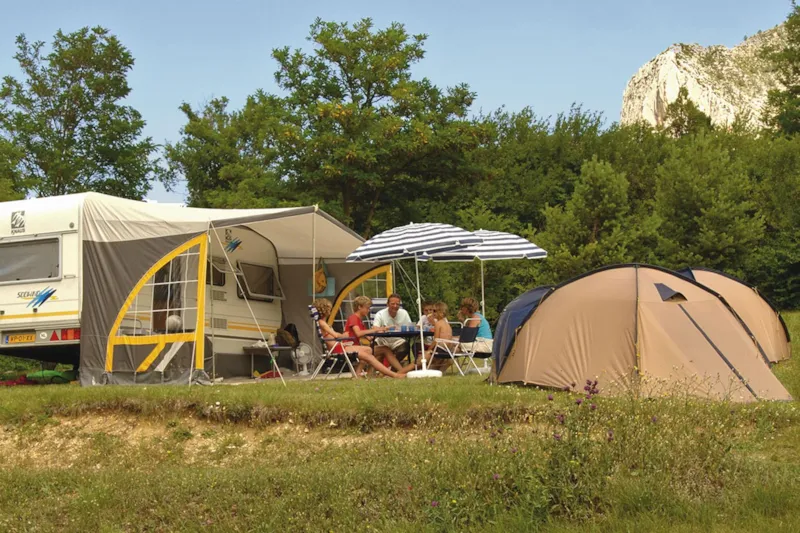 Emplacement Pour 2 Personnes Avec Électricité Et Voiture