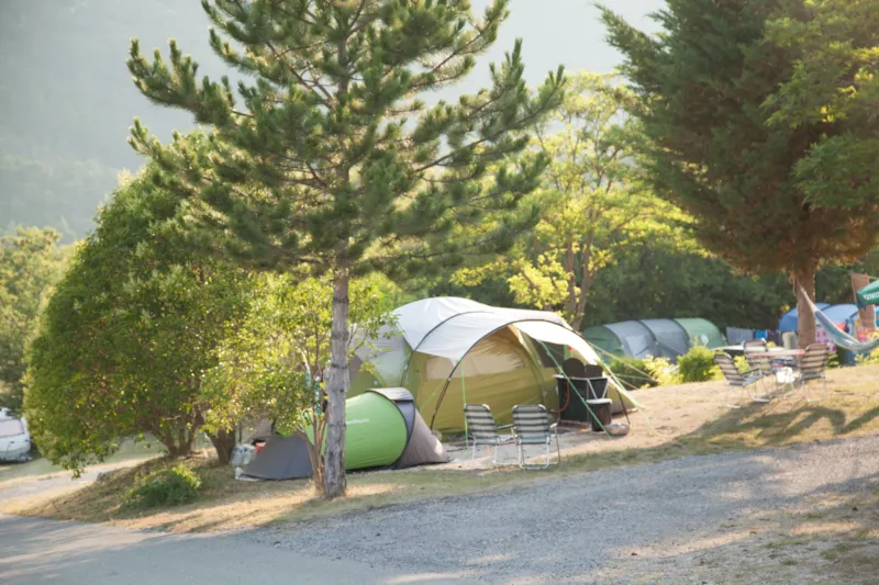 Emplacement Pour 2 Personnes Avec Électricité Et Voiture