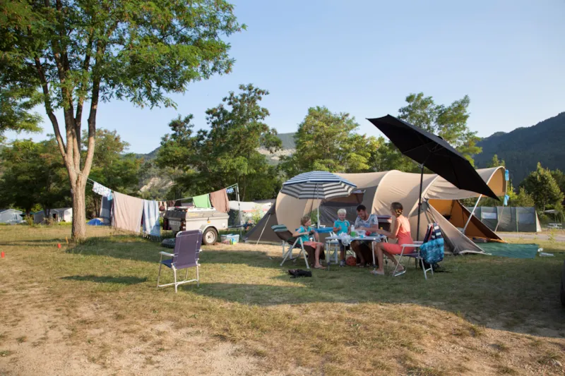 Emplacement Pour 2 Personnes Avec Électricité Et Voiture