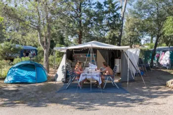 Stellplatz - Stellplatz (Strom+ Wasser+ Wagen) - RCN Domaine de la Noguière