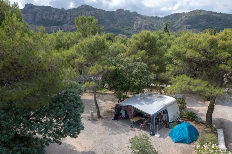 Emplacement (Électricité+ Eau+ Voiture)
