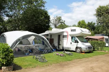 Stellplatz - Stellplatz Classique - Strom 10 A - 110/130M² - Camping Marvilla Parks - La Grande Métairie