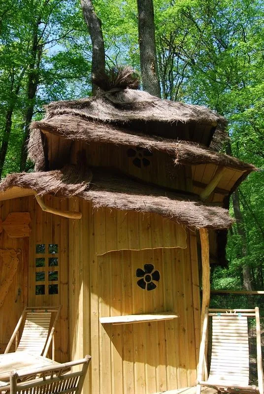 Wooden hut LUTINS (+ 2 years old)