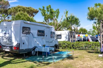 Stellplatz - Stellplatz Premium Plus - Baia Holiday Cavallino