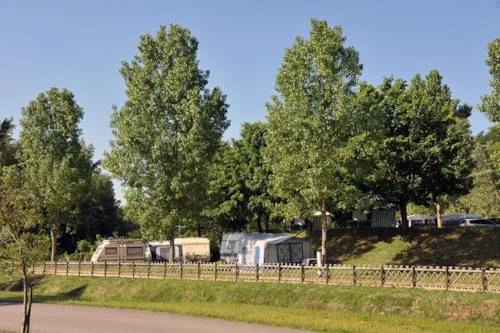 Emplacement - Forfait Emplacement Camping Tente Ou Caravane +Voiture - image n°5 - Domaine du Lac de Champos