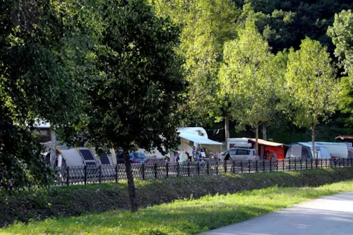 Emplacement - Forfait Emplacement Camping Tente Ou Caravane +Voiture - image n°6 - Domaine du Lac de Champos