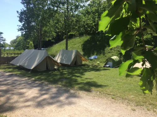 Emplacement - Forfait Emplacement Camping Tente Ou Caravane +Voiture - image n°7 - Domaine du Lac de Champos