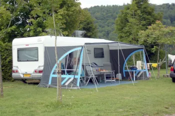 Stellplatz - Pauschale: Stellplatz + Auto + Zelt Oder Wohnwagen + Strom - Camping Sous Doriat