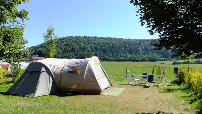 Emplacement Tente Ou Caravane (1 Voiture Compris) Avec Électricité