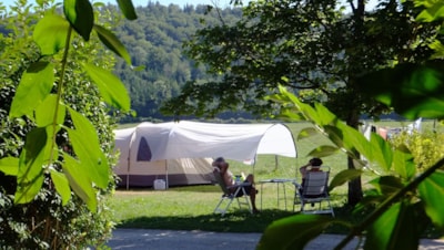 Pitch tent or caravan