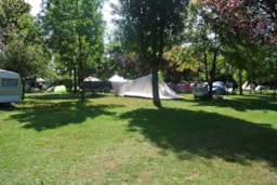 Camping Le Val d'Amour - image n°3 - Roulottes