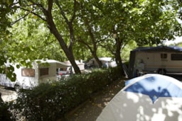 Piazzole - Piazzola : Auto + Roulotte O Camper + Elettricità 6A - Camping Vell Emporda