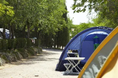 Emplacement + Véhicule + Tente