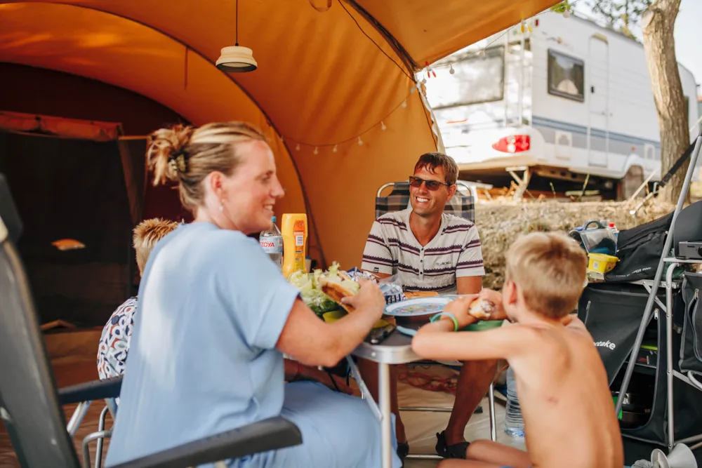 Stellplatz - Stellplatz:  Zelt -Camper Mit Strom - Camping Vell Emporda