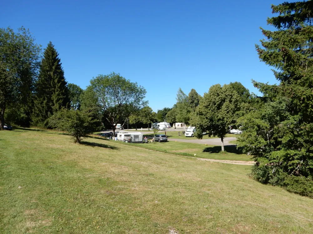 Stellplatz - Stellplatz Ohne Strom (Zelt, Wohnwagen Oder Wohnmobil) - Camping Le Champ de Mars