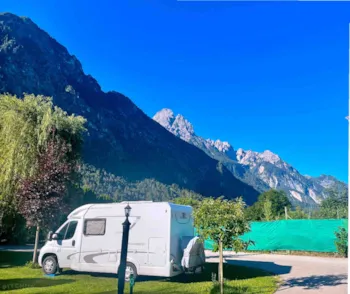 Stellplatz - Komfort Stellplatz Mit Strom - Dolomiten Camping Amlacherhof