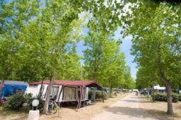 Homair-Marvilla - Domaine La Yole Camping resort & Spa - image n°2 - Roulottes
