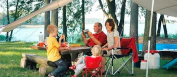 Stellplatz - Standplatz Für Wohnwagen, Wohnmobil Oder Zelt - 2 Erw./3 Kinder 1/5 Pers. - Campingpark am Weissen See