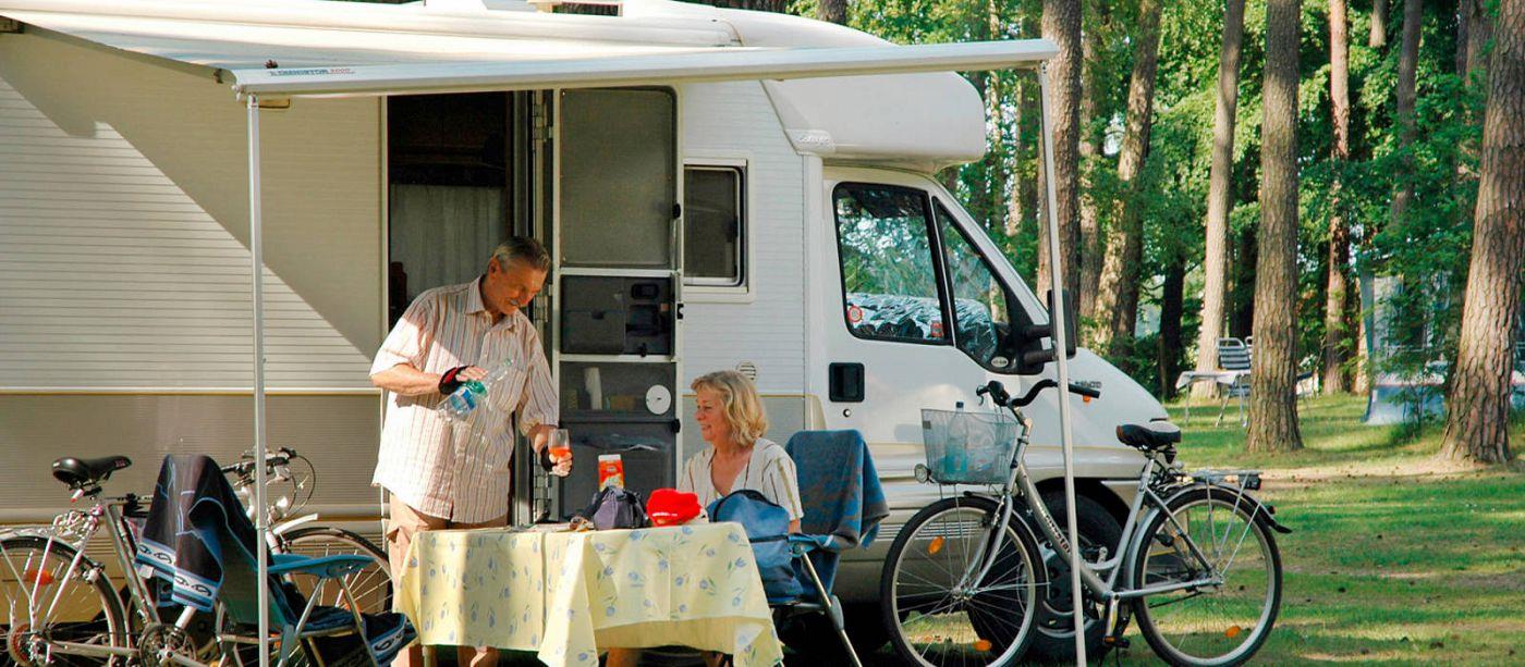 Emplacement - Empl. Caravane Ou Tente - 2 Adultes / 3 Enfants Ou 3 Adultes - Campingplatz am Leppinsee