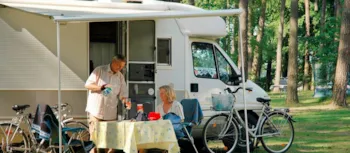 Stellplatz - Standplatz Für Wohnwagen, Wohnmobil Oder Zelt - 2 Erw./3 Kinder - Campingplatz am Leppinsee