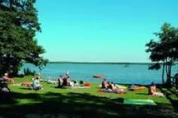 Stellplatz - Standplatz Für Wohnwagen Oder Zelt 80-114M² - 2 Erw./3 Kinder - Camping- und Ferienpark Havelberge