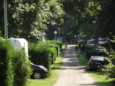 Pitch: car + tent/caravan or camping-car + electricity 6A + showers — 1