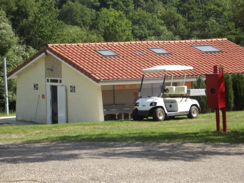 Emplacement: Voiture + Tente/Caravane Ou Camping-Car + Électricité 6A + Douches